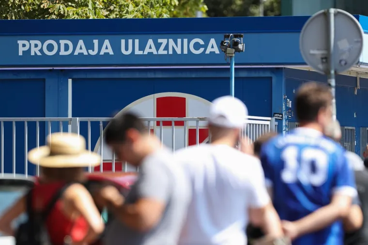 Navijači nahrlili pred Dinamov stadion, a glavni razlog za to je moguća utakmica sa Zvezdom