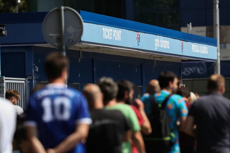 Navijači nahrlili pred Dinamov stadion, a glavni razlog za to je moguća utakmica sa Zvezdom