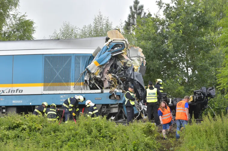 Vi&scaron;e od 40 osoba ozlijeđeno u stra&scaron;nom sudaru vlaka u Če&scaron;koj! Poginulo dvoje ljudi, jo&scaron; sedam u kritičnom stanju