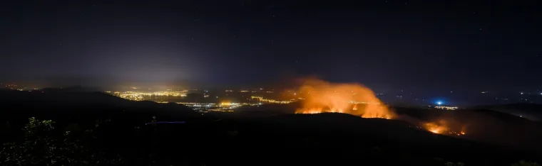 Cijelu noć vatrogasci su se borili s vatrom kod Trogira: Požar i dalje prijeti, stigli kanaderi