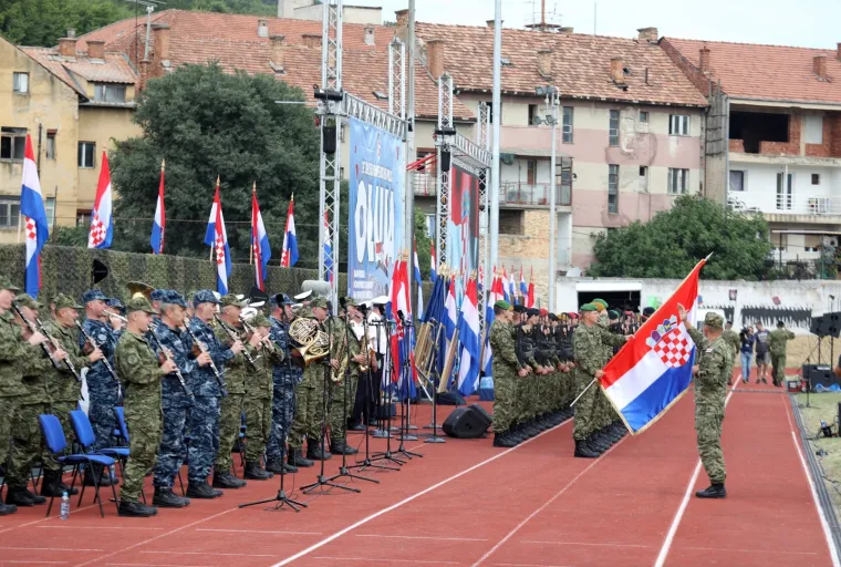 Proba proslave Oluje na stadionu u Kninu
