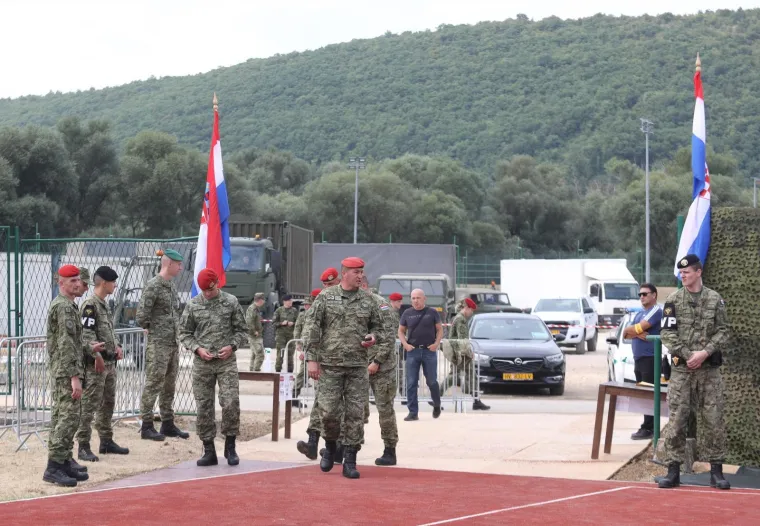 Proba proslave Oluje na stadionu u Kninu