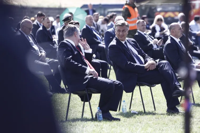 Zar su Plenković i Milanović iznova otkrili izgubljeno prijateljstvo!? Pogledajte kako su ćaskali u Kninu, zabavljali se