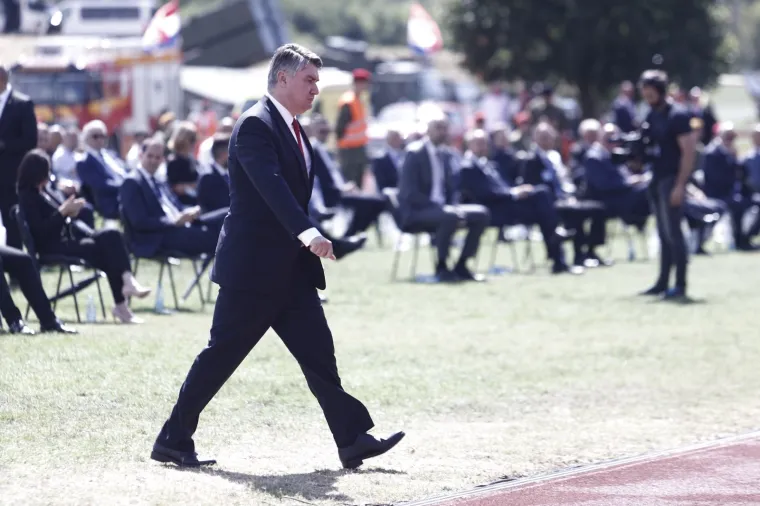 Organiziran je svečani program i dolazak državnih dužnosnika povodom Dana pobjede i domovinske zahvalnosti te Dana hrvatskih branitelja na stadionu NK Dinara.