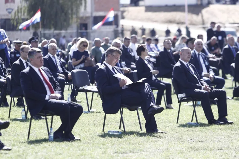 Organiziran je svečani program i dolazak državnih dužnosnika povodom Dana pobjede i domovinske zahvalnosti te Dana hrvatskih branitelja na stadionu NK Dinara.