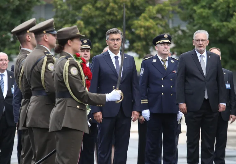 Polaganje vijenaca kod spomenika Hrvatske Pobjede Oluja 95.