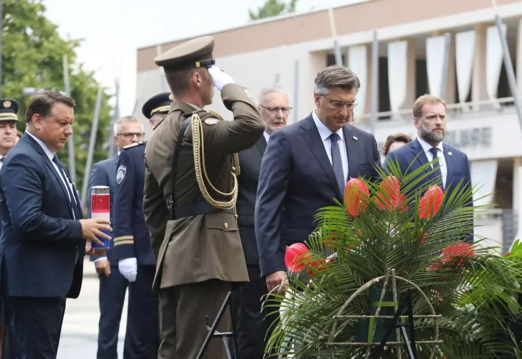 Polaganje vijenaca kod spomenika Hrvatske Pobjede Oluja 95.