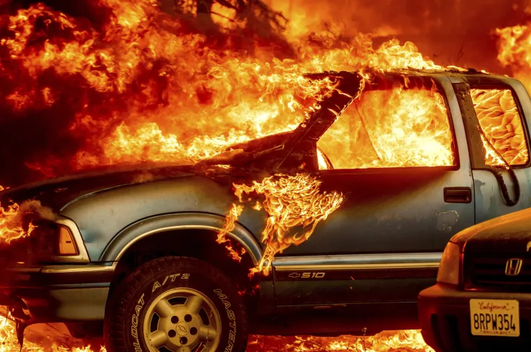 Golemi požar koji već tri tjedna pusto&scaron;i Kalifornijom je noćas progutao cijeli jedan grad