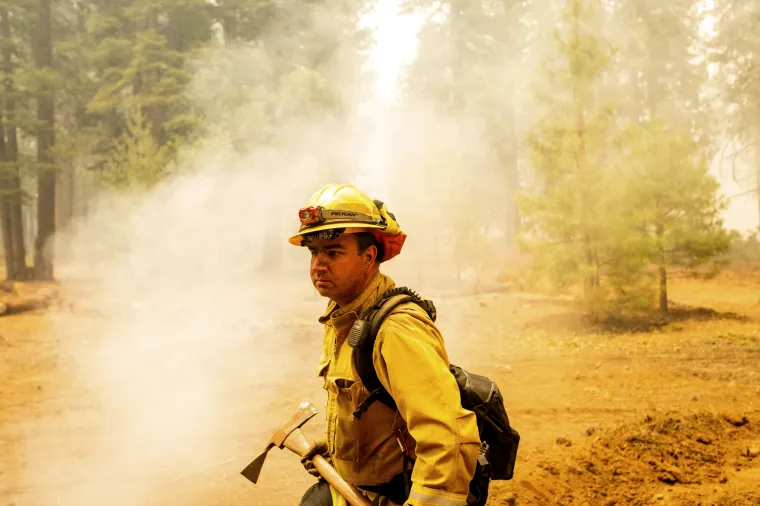 Golemi požar koji već tri tjedna pusto&scaron;i Kalifornijom je noćas progutao cijeli jedan grad