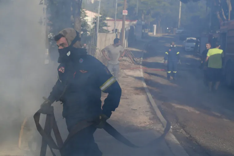 Prve žrtve požara u Grčkoj - predsjednik komore i mladi vatrogasac na kojeg je pao stup od struje. 'Ovo je apokalipsa!'