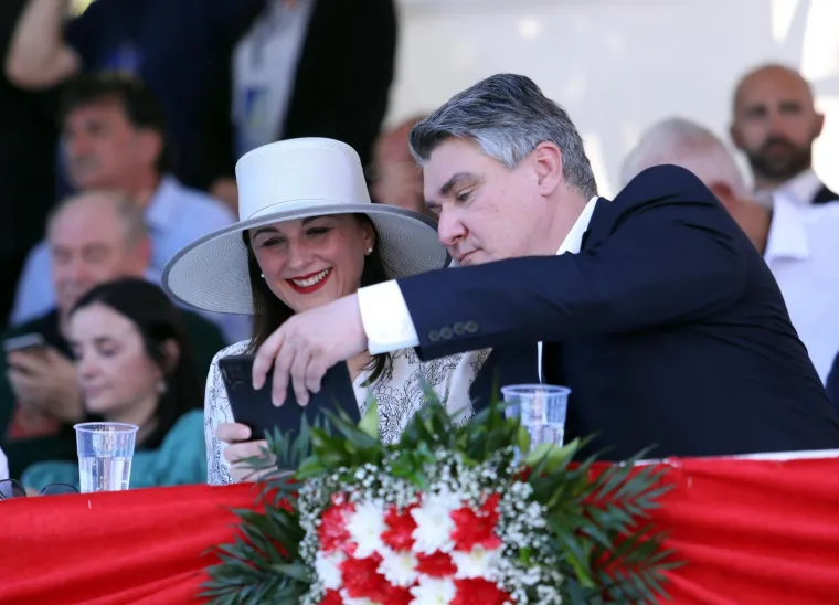Prije Alke svoj su boravak ovjekovječili predsjednik Republike Zoran Milanović i njegova supruga, prva dama Hrvatske Sanja Musić Milanović.