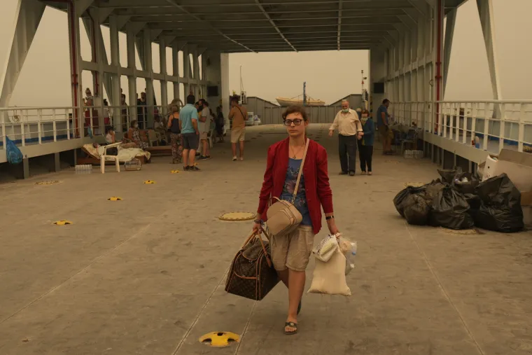 Tisuće ljudi su i dalje u bijegu od vatrene stihije koja gori na otoku Evija