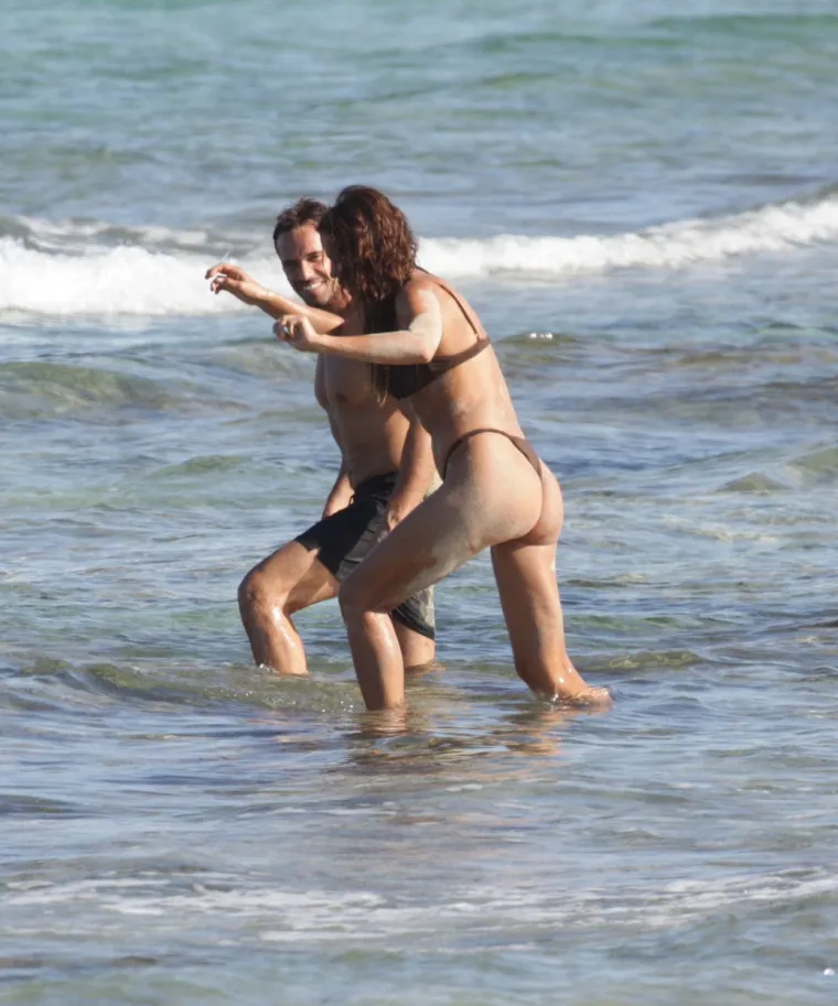 Irina Shayk nabacila je tangice i uživala na plaži: Njeno božanstveno tijelo prikovalo je skoro sve poglede