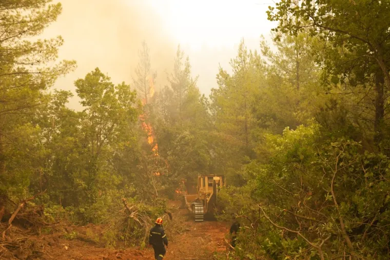 Grci stražare ispred domova: 'Upla&scaron;eni smo, ali moramo ostati'