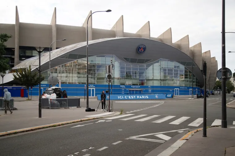 Messi ludilo zavladalo Parizom: Nije jo&scaron; ni do&scaron;ao, a navijači u transu se okupljaju; Noćima ne spavaju