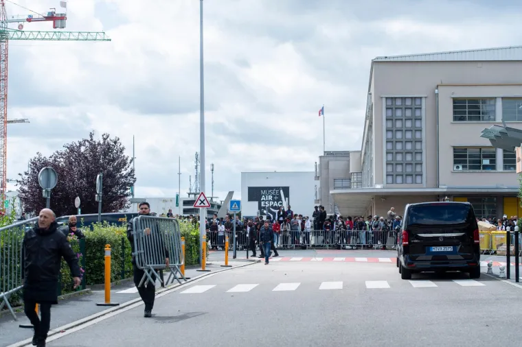 Messi ludilo zavladalo Parizom: Nije jo&scaron; ni do&scaron;ao, a navijači u transu se okupljaju; Noćima ne spavaju