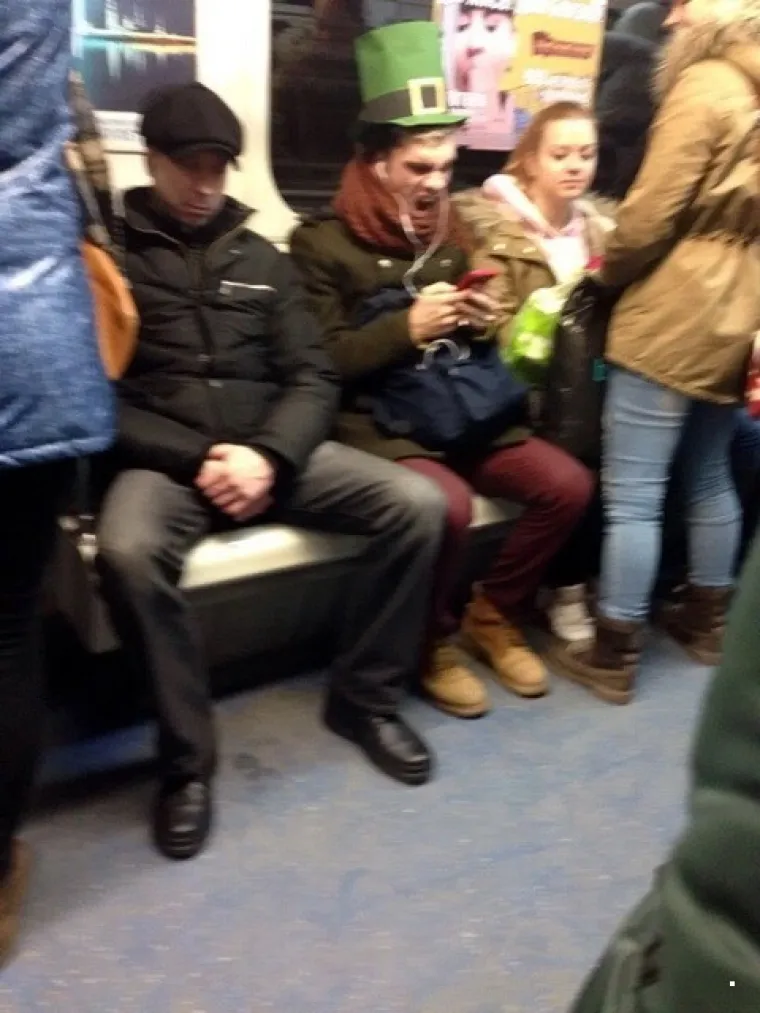 Javni prijevoz očito je omiljeno okupljali&scaron;te svih čudaka, ovakvi prizori ne mogu se vidjeti ni u Zoni sumraka