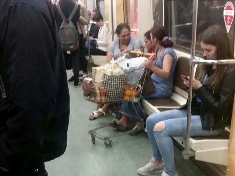 Javni prijevoz očito je omiljeno okupljali&scaron;te svih čudaka, ovakvi prizori ne mogu se vidjeti ni u Zoni sumraka