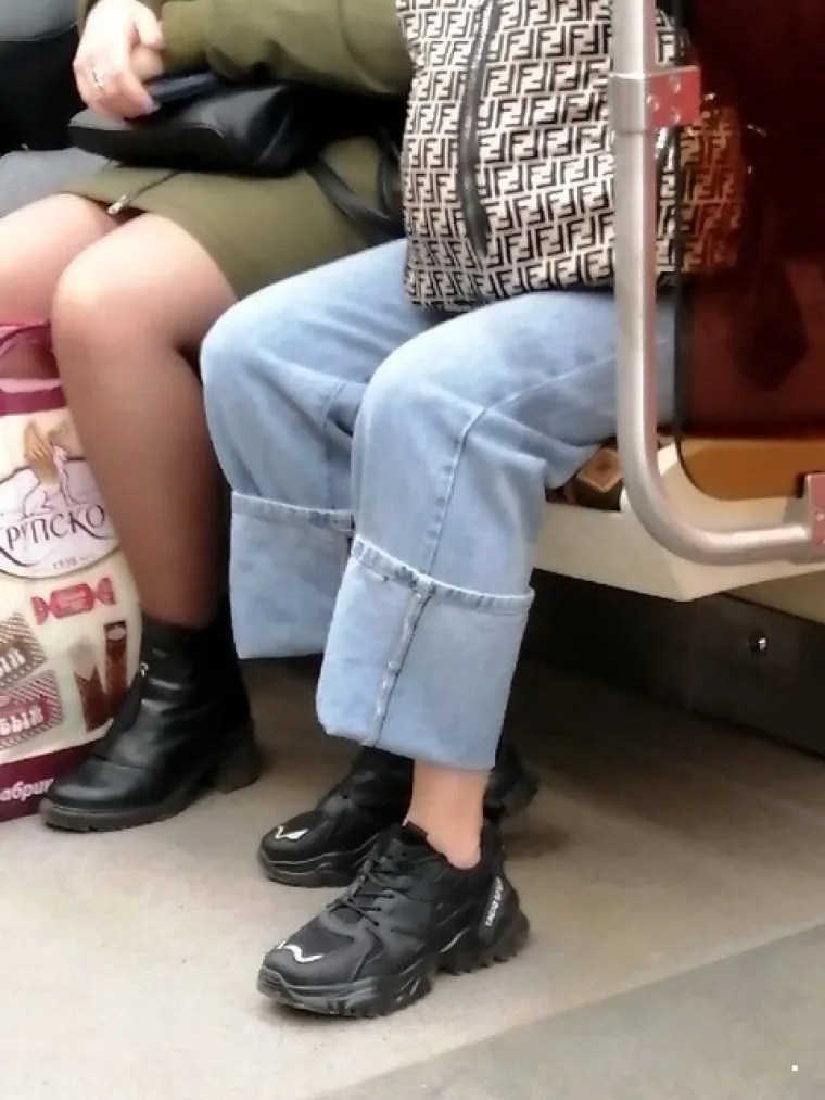 Javni prijevoz očito je omiljeno okupljali&scaron;te svih čudaka, ovakvi prizori ne mogu se vidjeti ni u Zoni sumraka