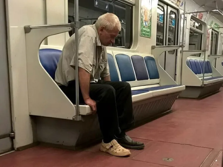 Javni prijevoz očito je omiljeno okupljali&scaron;te svih čudaka, ovakvi prizori ne mogu se vidjeti ni u Zoni sumraka