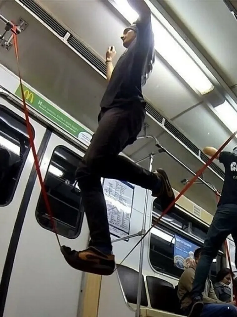 Javni prijevoz očito je omiljeno okupljali&scaron;te svih čudaka, ovakvi prizori ne mogu se vidjeti ni u Zoni sumraka