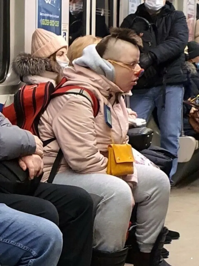 Javni prijevoz očito je omiljeno okupljali&scaron;te svih čudaka, ovakvi prizori ne mogu se vidjeti ni u Zoni sumraka