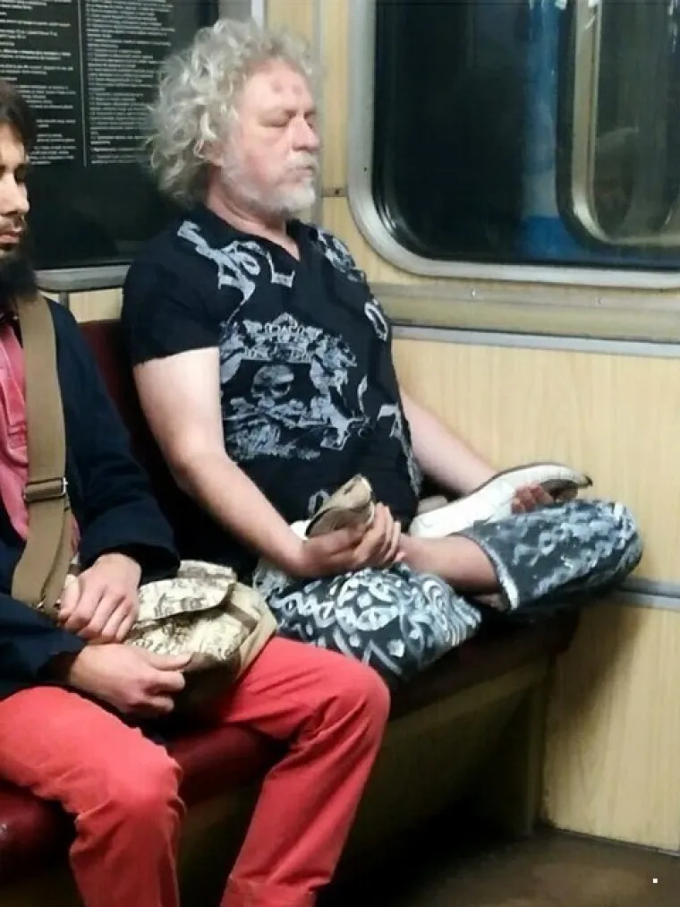 Javni prijevoz očito je omiljeno okupljali&scaron;te svih čudaka, ovakvi prizori ne mogu se vidjeti ni u Zoni sumraka