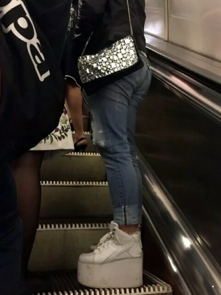 Javni prijevoz očito je omiljeno okupljali&scaron;te svih čudaka, ovakvi prizori ne mogu se vidjeti ni u Zoni sumraka