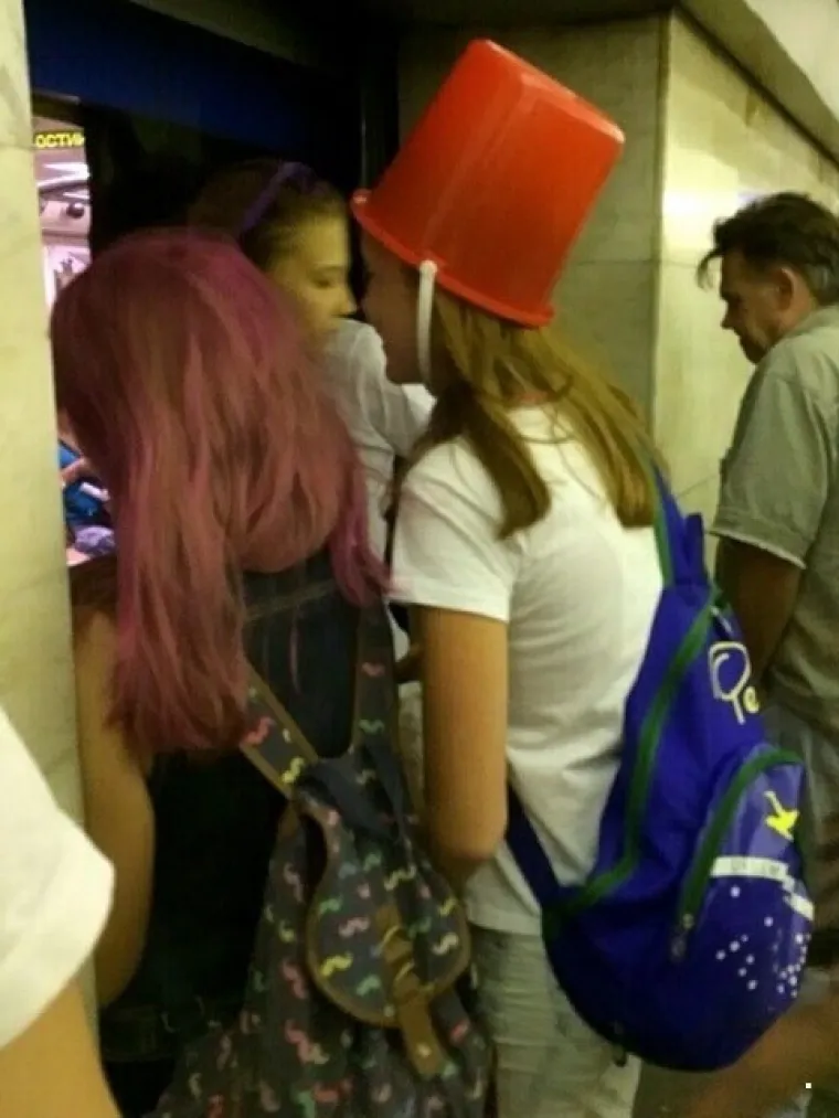 Javni prijevoz očito je omiljeno okupljali&scaron;te svih čudaka, ovakvi prizori ne mogu se vidjeti ni u Zoni sumraka