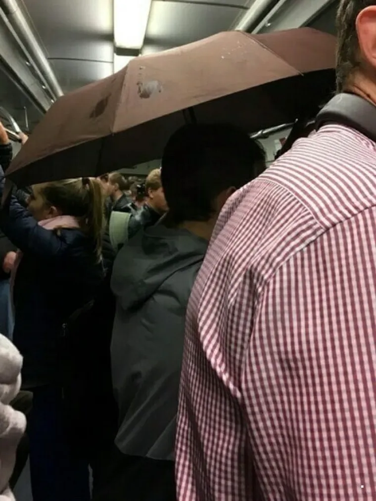 Javni prijevoz očito je omiljeno okupljali&scaron;te svih čudaka, ovakvi prizori ne mogu se vidjeti ni u Zoni sumraka