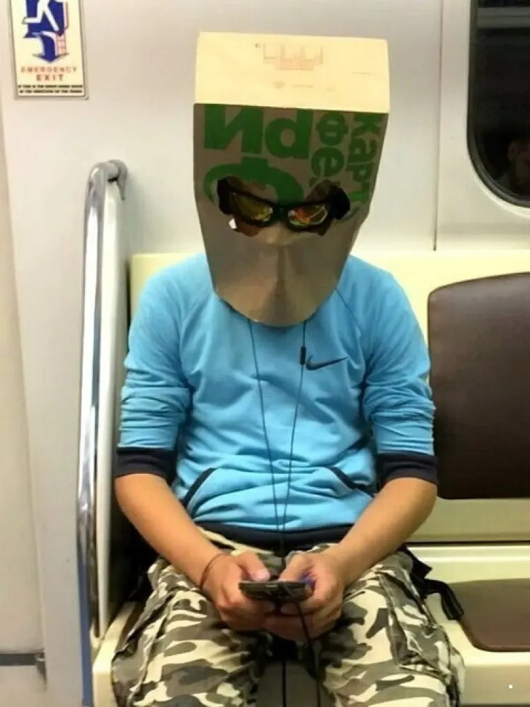 Javni prijevoz očito je omiljeno okupljali&scaron;te svih čudaka, ovakvi prizori ne mogu se vidjeti ni u Zoni sumraka