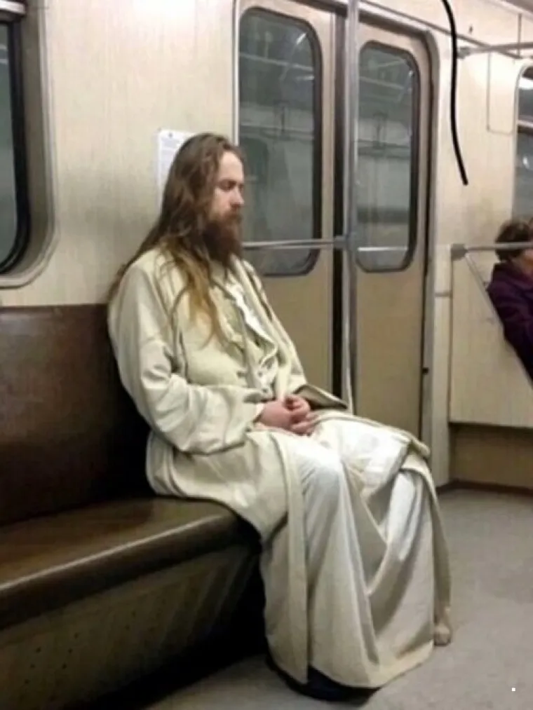 Javni prijevoz očito je omiljeno okupljali&scaron;te svih čudaka, ovakvi prizori ne mogu se vidjeti ni u Zoni sumraka