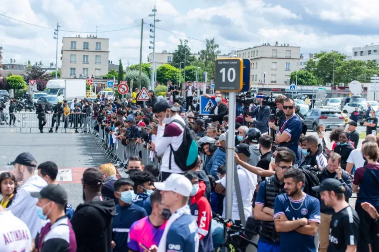 Ovi kadrovi odlaska Messija iz &Scaron;panjolske i ludilo u Parizu upravo obilaze svijet