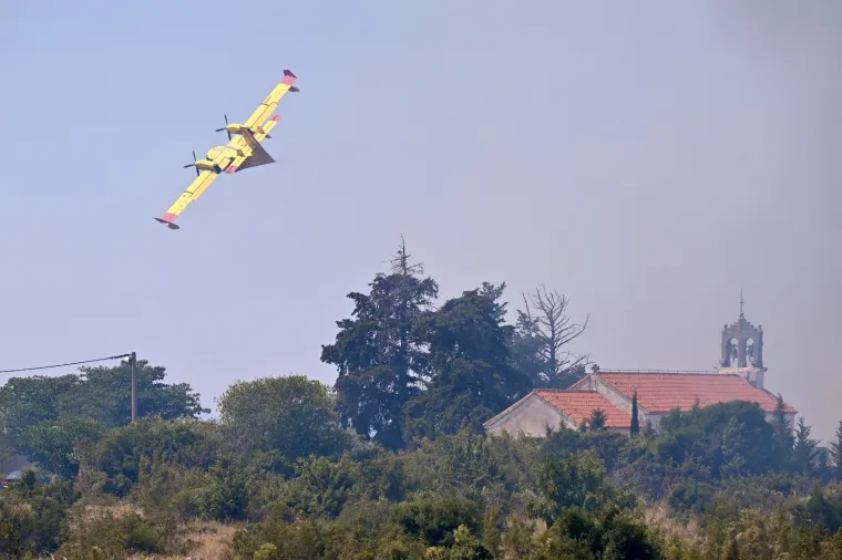 Veliki požar kod Benkovca! Vatrogasci su na trenu uspjeli staviti vatru pod kontrolu, zahvaćena je jedna kuća