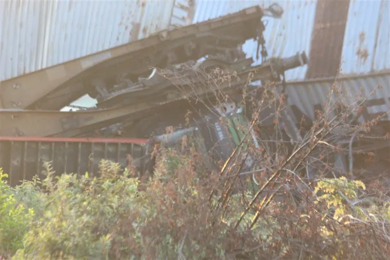 Užasni prizori: Kod Križevaca se sudarila dva teretna vlaka. Vagoni su smrskani i razbacani po polju, strojovođa ozlijeđen