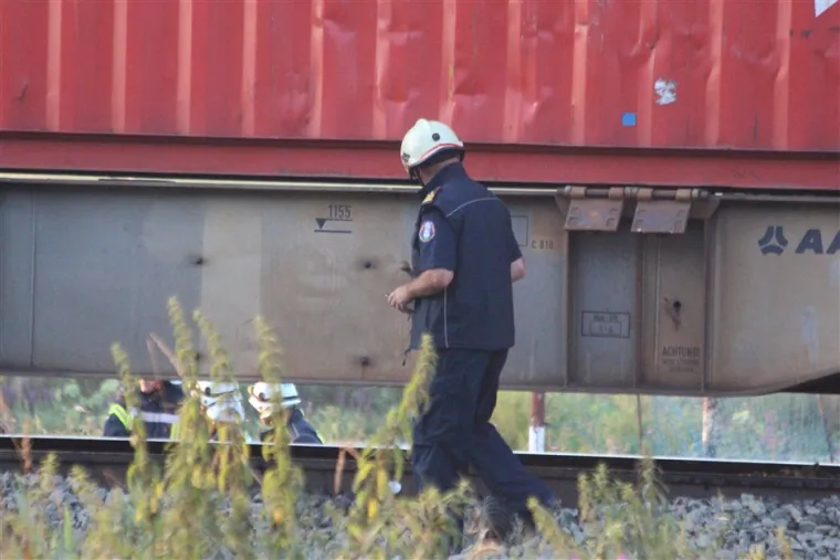 Užasni prizori: Kod Križevaca se sudarila dva teretna vlaka. Vagoni su smrskani i razbacani po polju, strojovođa ozlijeđen