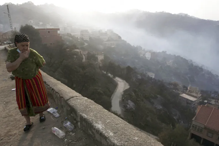 &Scaron;umski požari u Alžiru nastavljaju goriti treći dan za redom