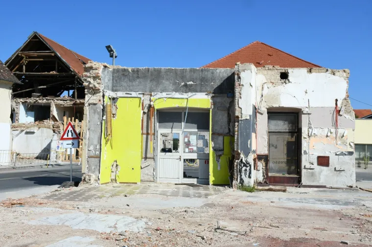 Petrinjci su ljuti zbog spore obnove centra grada nakon potresa