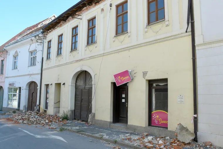 Petrinjci su ljuti zbog spore obnove centra grada nakon potresa