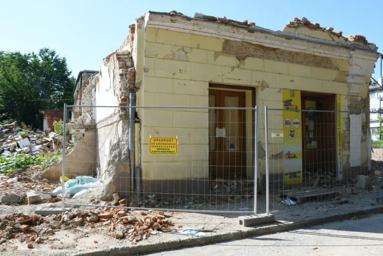 Petrinjci su ljuti zbog spore obnove centra grada nakon potresa