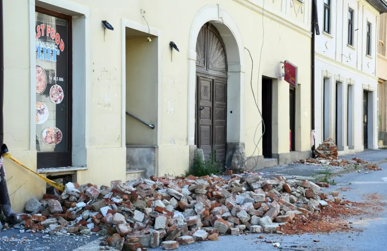 Petrinjci su ljuti zbog spore obnove centra grada nakon potresa