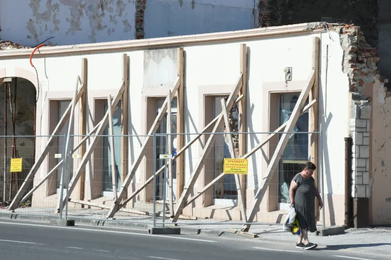 Petrinjci su ljuti zbog spore obnove centra grada nakon potresa