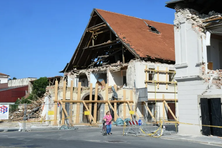 Petrinjci su ljuti zbog spore obnove centra grada nakon potresa