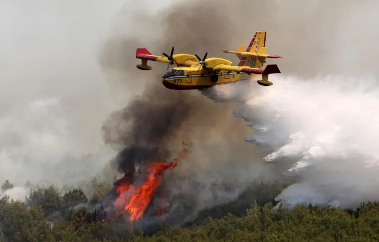 Velike vatrogasne snage angažirane su na ga&scaron;enju požara kod Vrpolja
