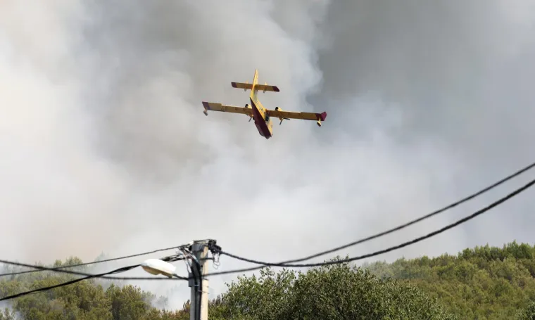 Velike vatrogasne snage angažirane su na ga&scaron;enju požara kod Vrpolja