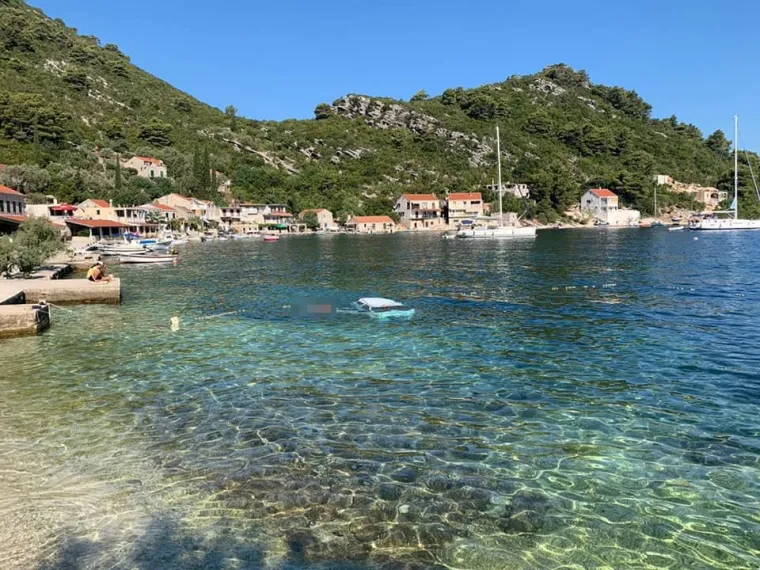 Velika tragedija na Mljetu: Dvije osobe su s autom sletjele u more, smrtno stradala mu&scaron;ka osoba