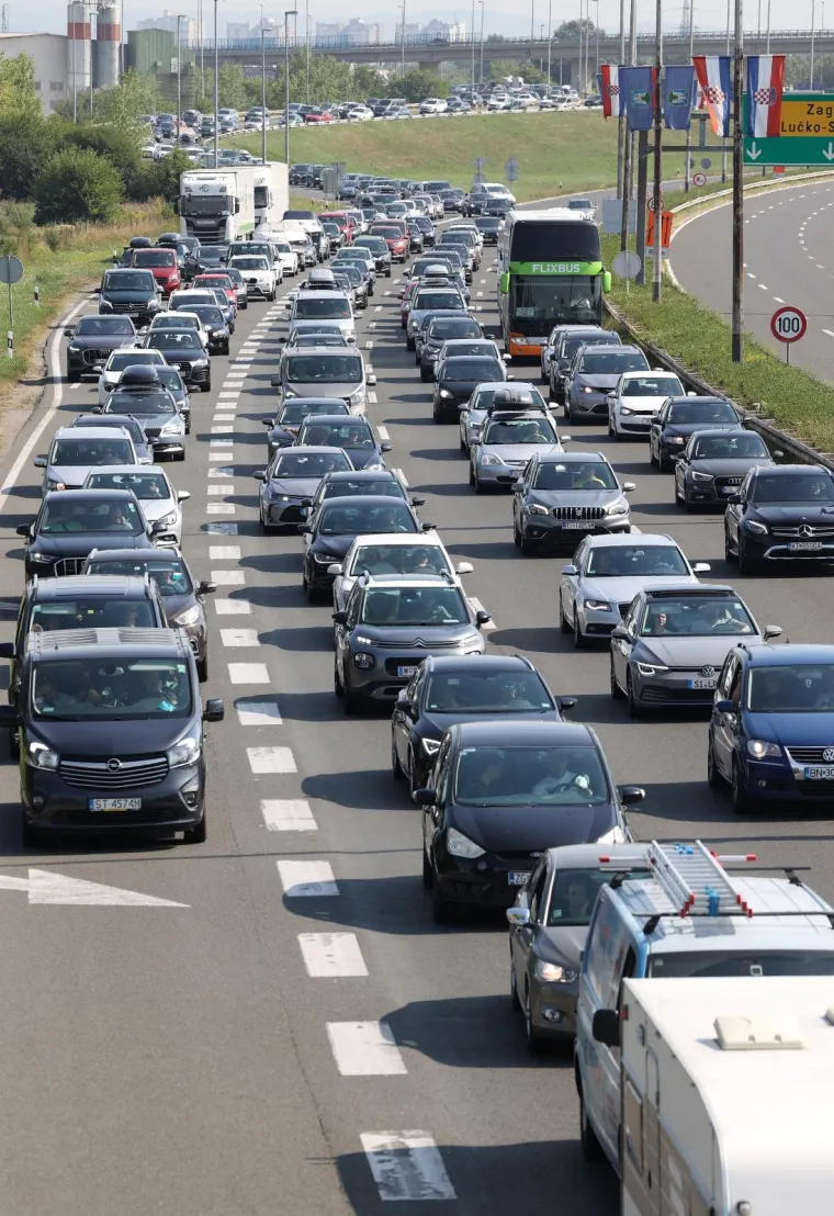 Gužva na naplatnoj postaji Lučko