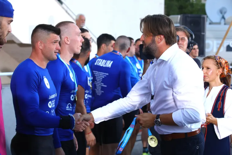 Na Maratonu lađa pale i zaruke: Osim pobjede, jedan član je 'dobio' i suprugu!