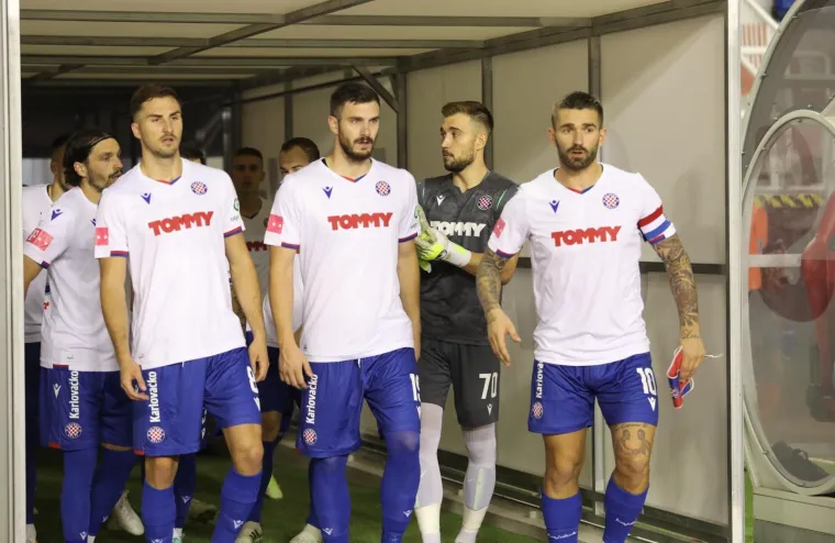 Nogometa&scaron;i Hajduka izlaze na teren.