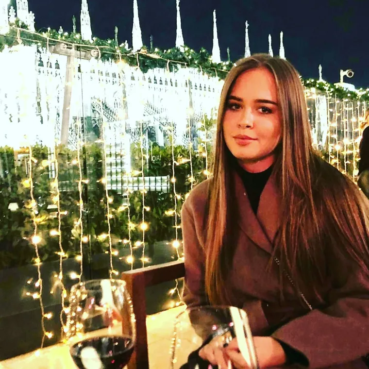 Izgubila je majku kao beba i preživjela tešku prometnu nesreću: Danas ima 21 i svi se slažu da je mamina kopija